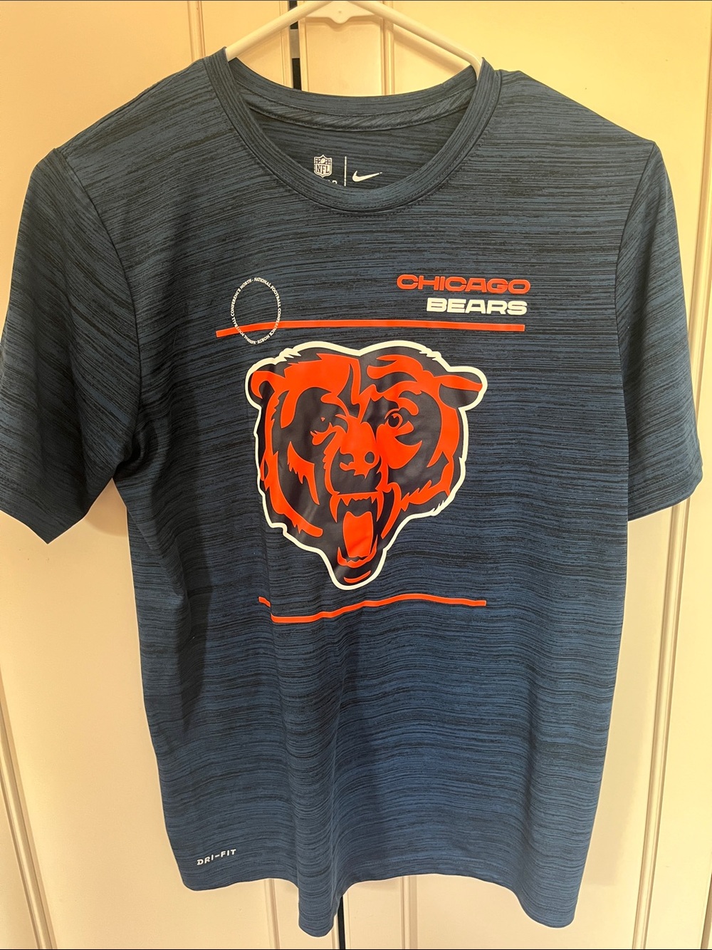 Chicago Bears dri-fit t-shirt youth large